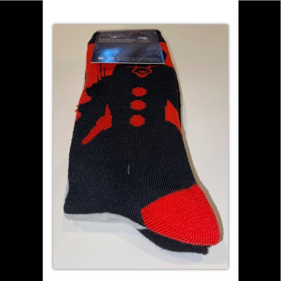 IT Pennywise Crew Socks 2 Pair Men 6-12 Gray Black Red Clown Horror Killer Float - Picture 11 of 12